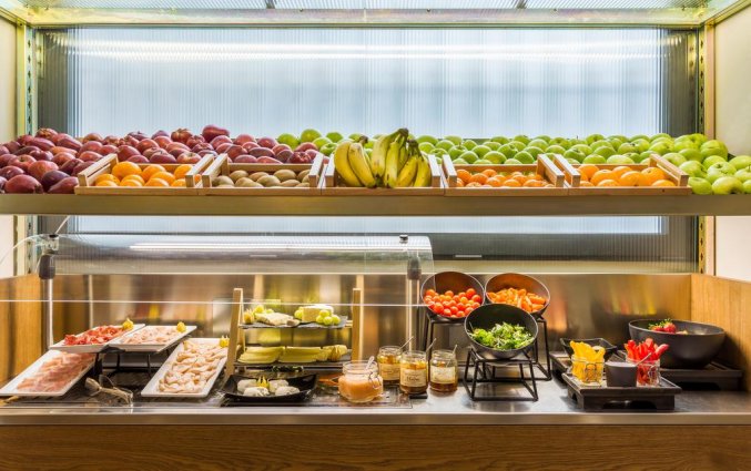 Buffet van hotel Room Mate Giulia in Milaan